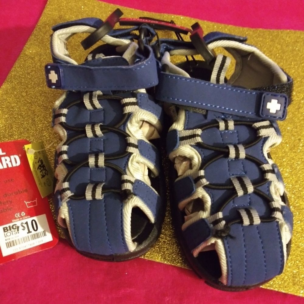 Kids sports shoes